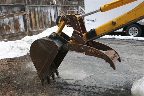 Innovations in Amulet Backhoe Thumb Technology